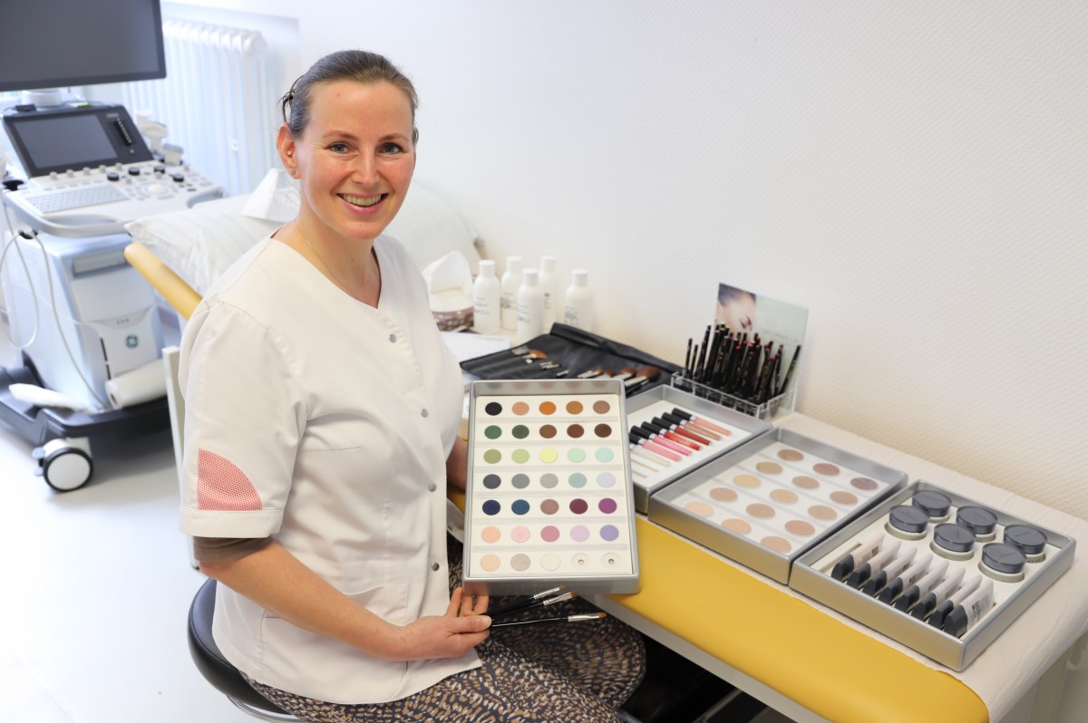 Kosmetikerin Britta Klingbeil bietet Chemotherapie-Patienten am 29. Januar individuelle Beratungen zu pflegerischer und dekorativer Kosmetik an. (Foto: Diakonie in Sdwestfalen gGmbH)