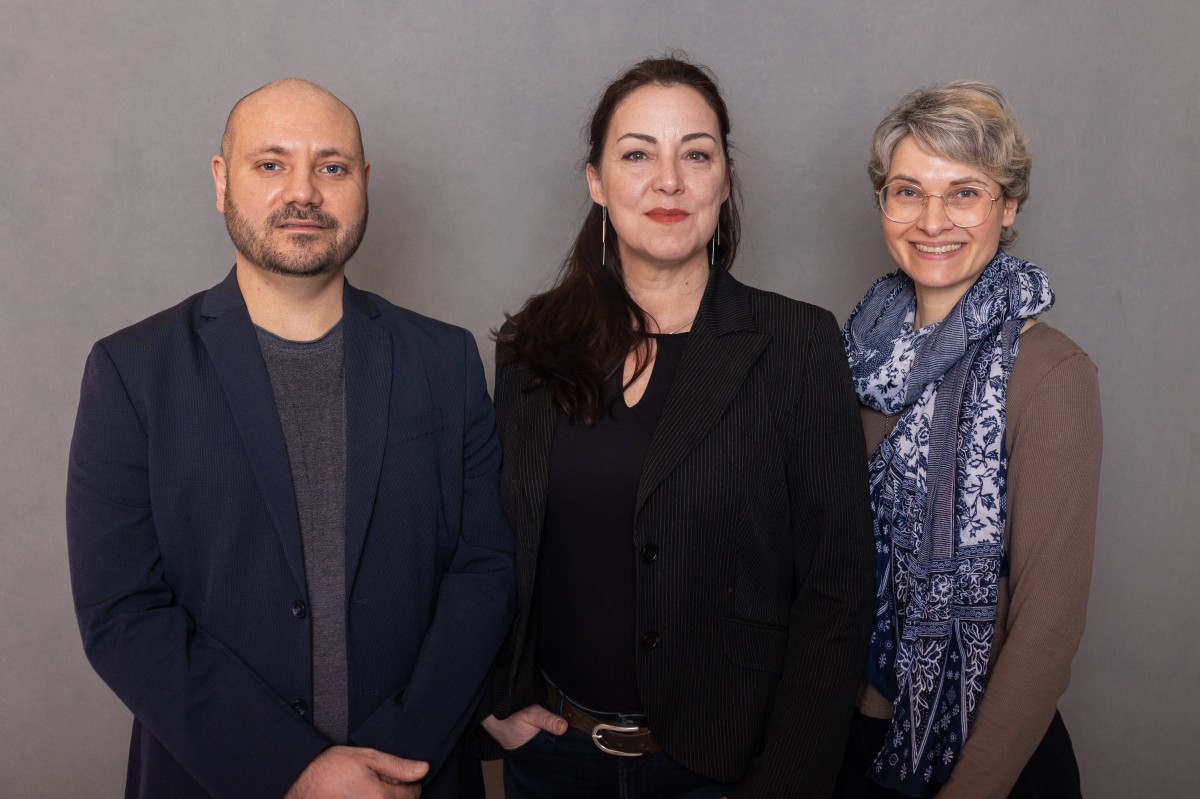 Dennis Kirschsieper, Prof. Dr. Claudia Mller und Tanja Aal vom Siegener Sonderforschungsbereich "Medien der Kooperation" haben gemeinsam mit Brger in der Schweiz eine Hilfe-Plattform entwickelt. (Foto: Katrin Staudt I KaWa Photography)