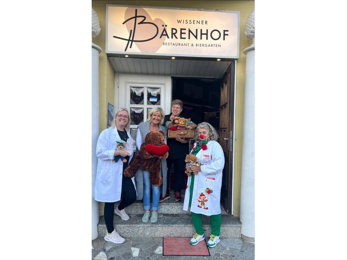 v. l. n. r.: Stefanie Schardt (Ehrenamtskoordinatorin Westerwlder Clowndoktoren), Sabine Reichling, Tanja Dorittke, Hetti Spaghetti (Gerda Becker) (Foto: Wissener Brentreff)