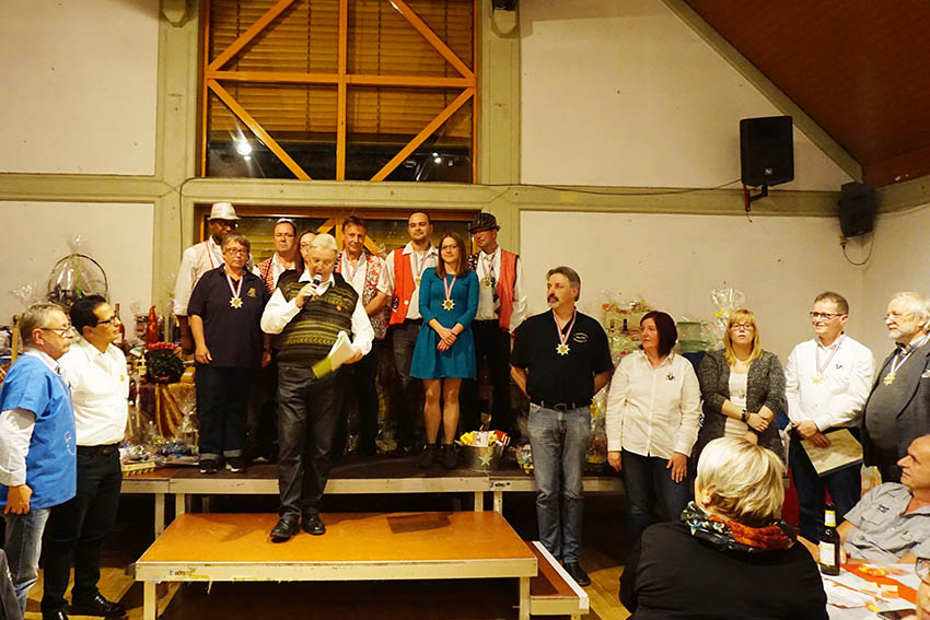 Tolle Feierstimmung beim Ball der Karnevalisten