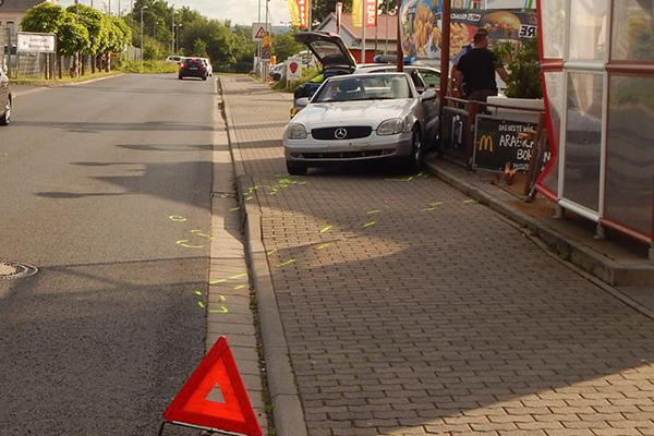 Kurioser Unfall blieb zum Glck ohne Personenschaden