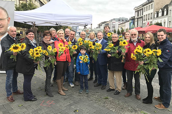 Der knftige Oberbrgermeister Jan Einig dankte auf dem Luisenplatz fr das Vertrauen. Foto: pr
