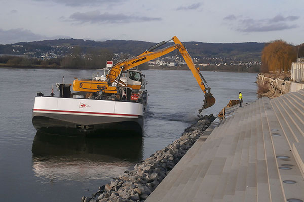 Neue Treppe vorm Deich freigegeben 