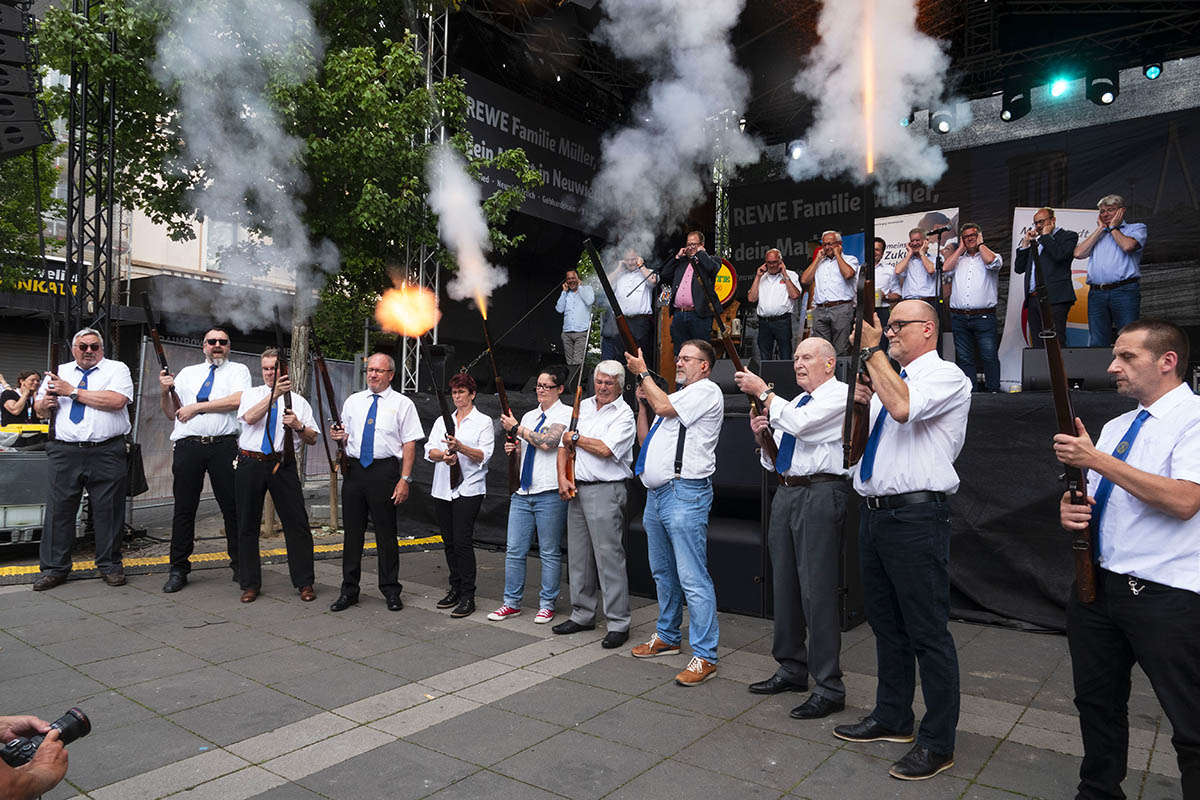 Salutschieen der Neuwieder Schtzengesellschaft. Fotos: Wolfgang Tischler