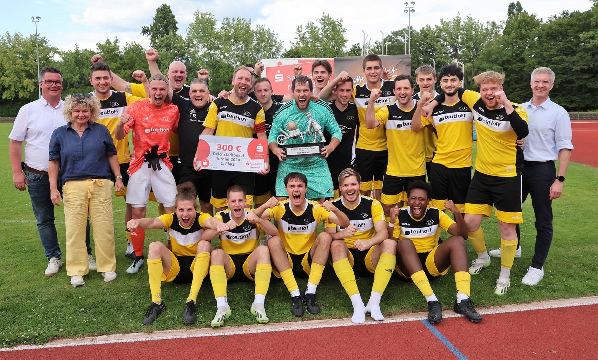 Der VfL Oberbieber ist der neue Deichstadtpokalsieger. Im Finale setzte sich das Team von Trainer Markus Podehl gegen den HSV Neuwied durch. (Foto: Jrg Niebergall)