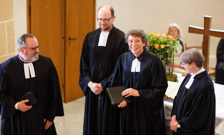 Im Gottesdienst: (von links) Dekan Dr. Axel Wengenroth, sein Stellvertreter Benjamin Schiwietz, Prpstin Annegret Puttkammer und Pfarrerin Ulrike Braun-Steinbach. (Fotos: Peter Bongard/Evangelisches Dekanat Westerwald)