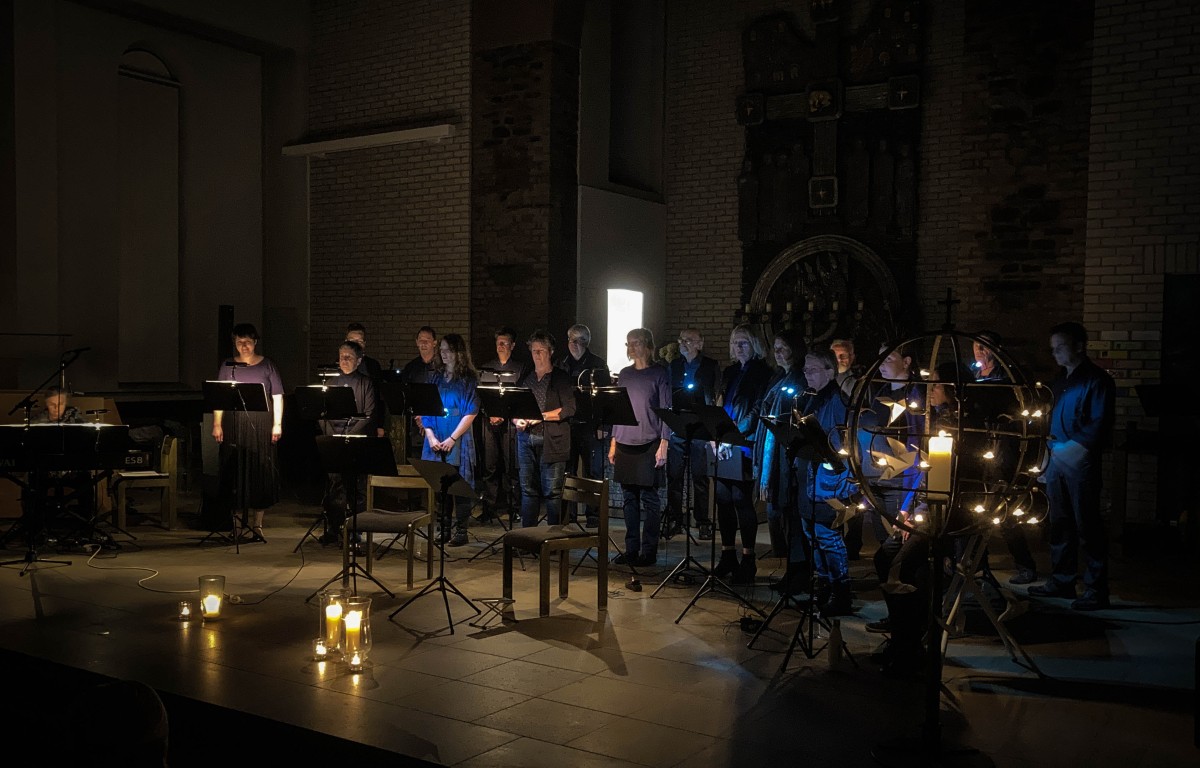 Nachtkonzert des "Geheimen Kchenchors" zur Zeitumstellung im Schloss Schnstein