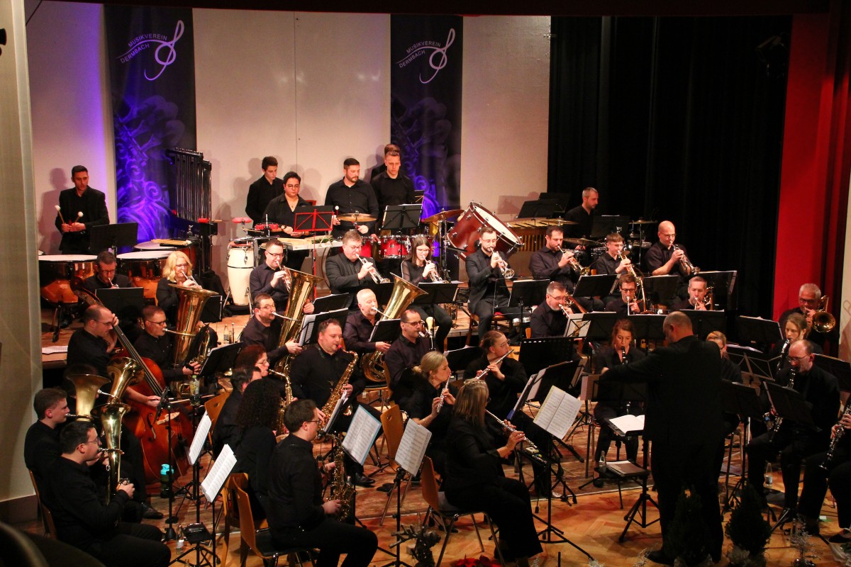 Musikalischer Jahresausklang: Der Musikverein Dermbach begeistert im Httendorf