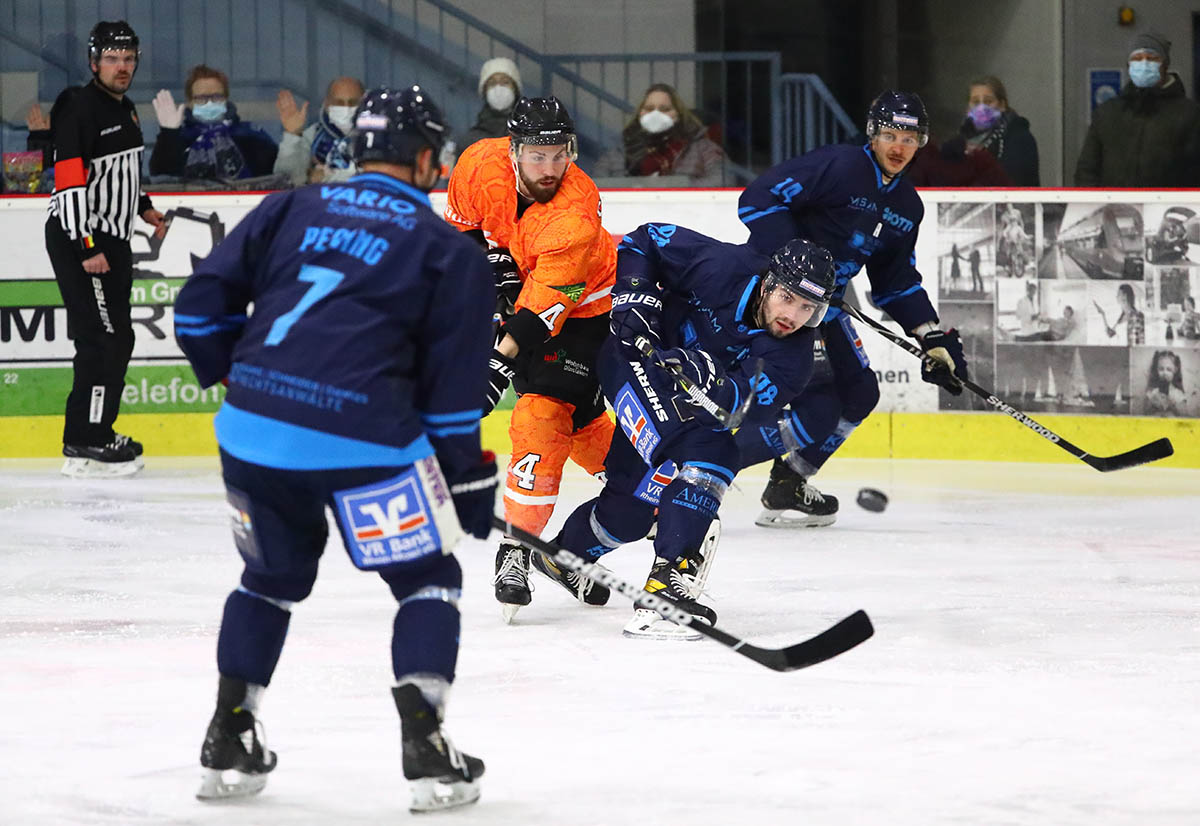 Ihr Heimspiel gegen Dinslaken haben die Bren (hier: Matt Thomson) mit 4:5 verloren. Am Freitag soll die Revanche gelingen. Foto: Verein