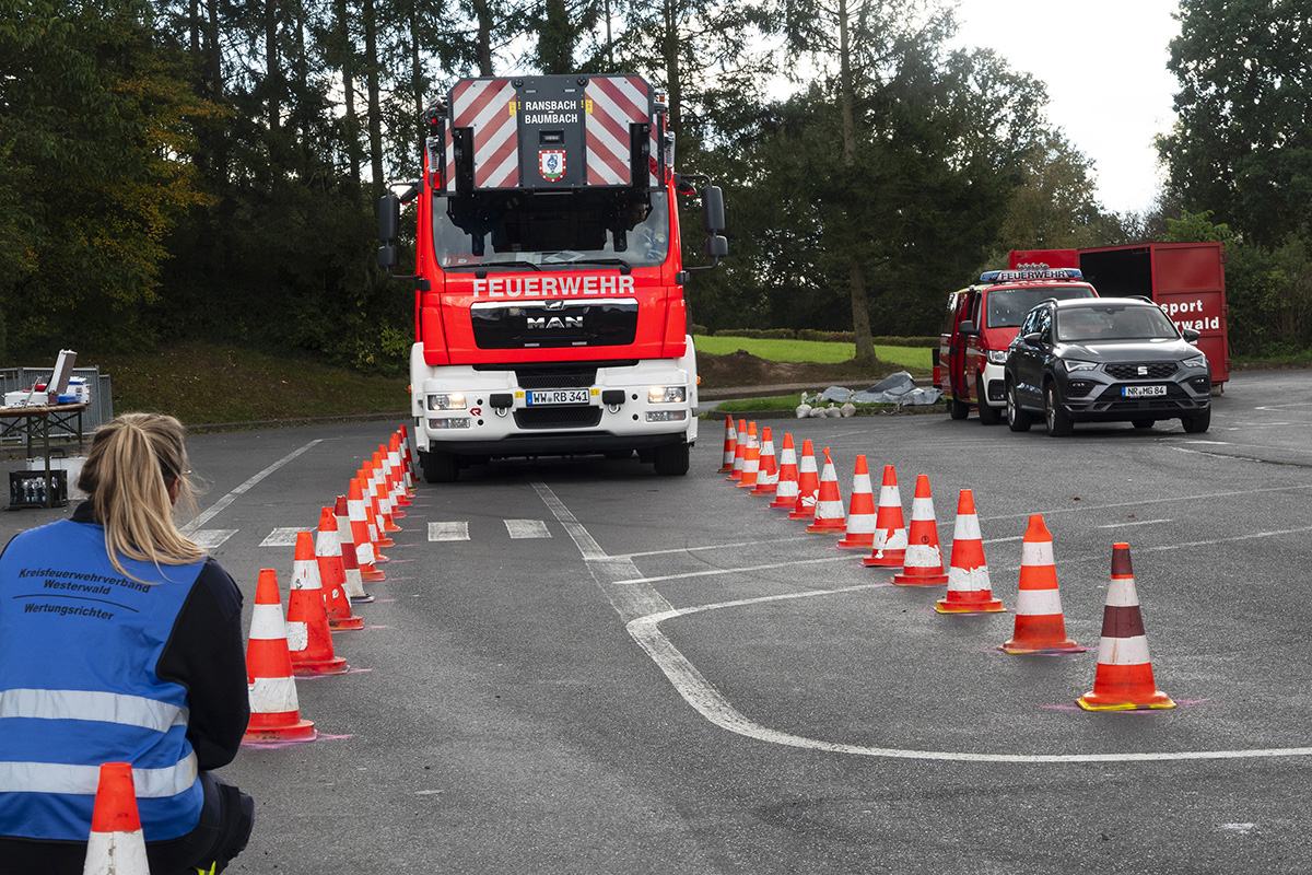 Es ging sehr eng in der Pylonengasse zu. Fotos: Feuerwehr VG Dierdorf/Wolfgang Tischler
