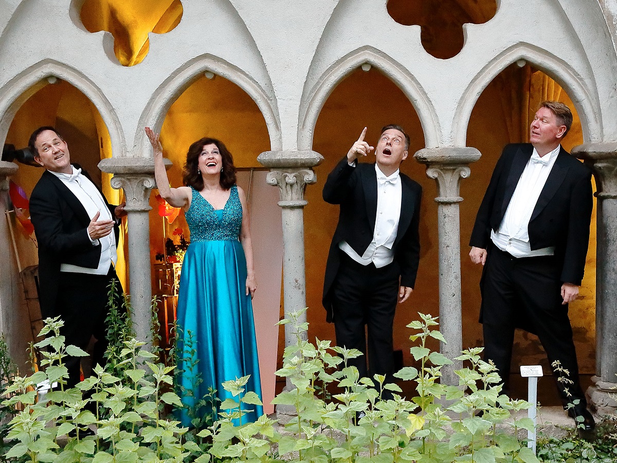 v. l. n r. Michael Kurz, Sigrid Althoff , Stefan Lex  und Thomas Heyer
im Kreuzgang der Abtei Rommersdorf (Foto: Wolfgang Hartmann)