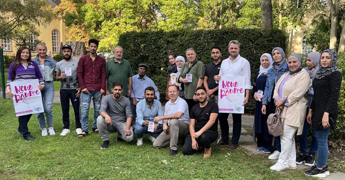 Teilnehmende des Austauschtreffens "Ehrenamtliche Arbeit im interkulturellen Kontext" im EIRENE-Garten. (Foto: EIRENE)