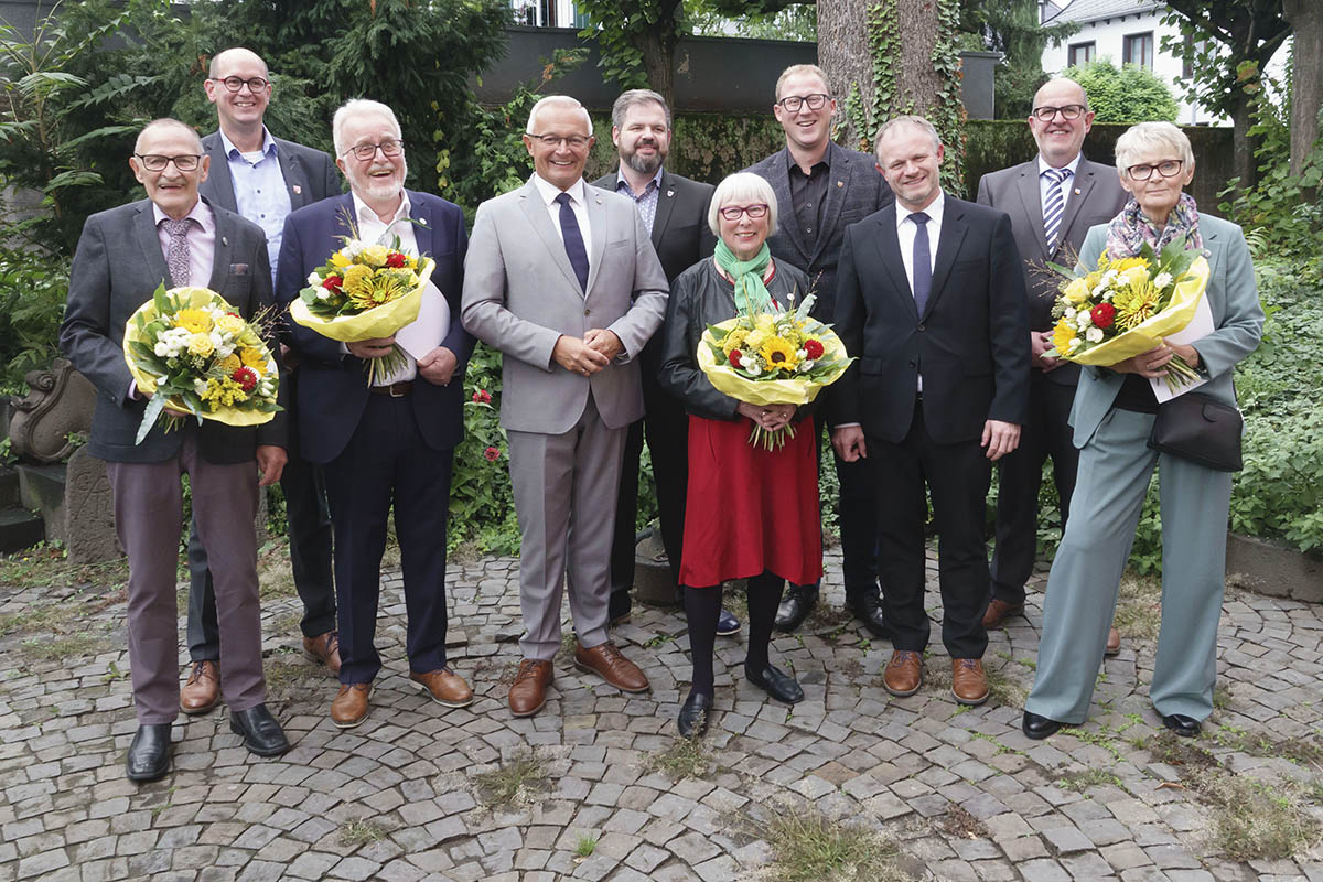 Landrat Hallerbach verlieh Ehrennadeln des Landes Rheinland-Pfalz im Roentgen-Museum