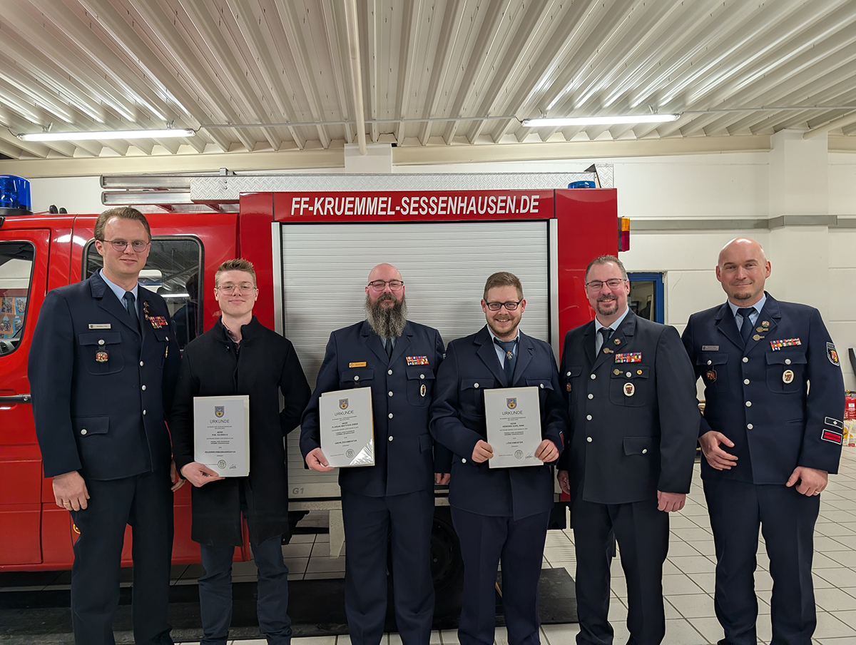 Ehrungen und Befrderungen: v.l.n.r. Christian Fein, Phil Haubrich, Florian Eiser, Hendrik Nink, Adrian Eiser, Michael Pleitgen. Foto: Finn Windolph