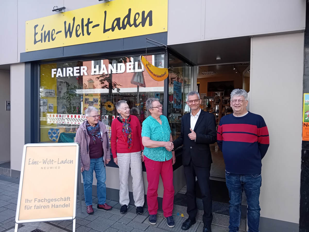 Eine-Welt-Laden in Neuwied spendet fr den guten Zweck