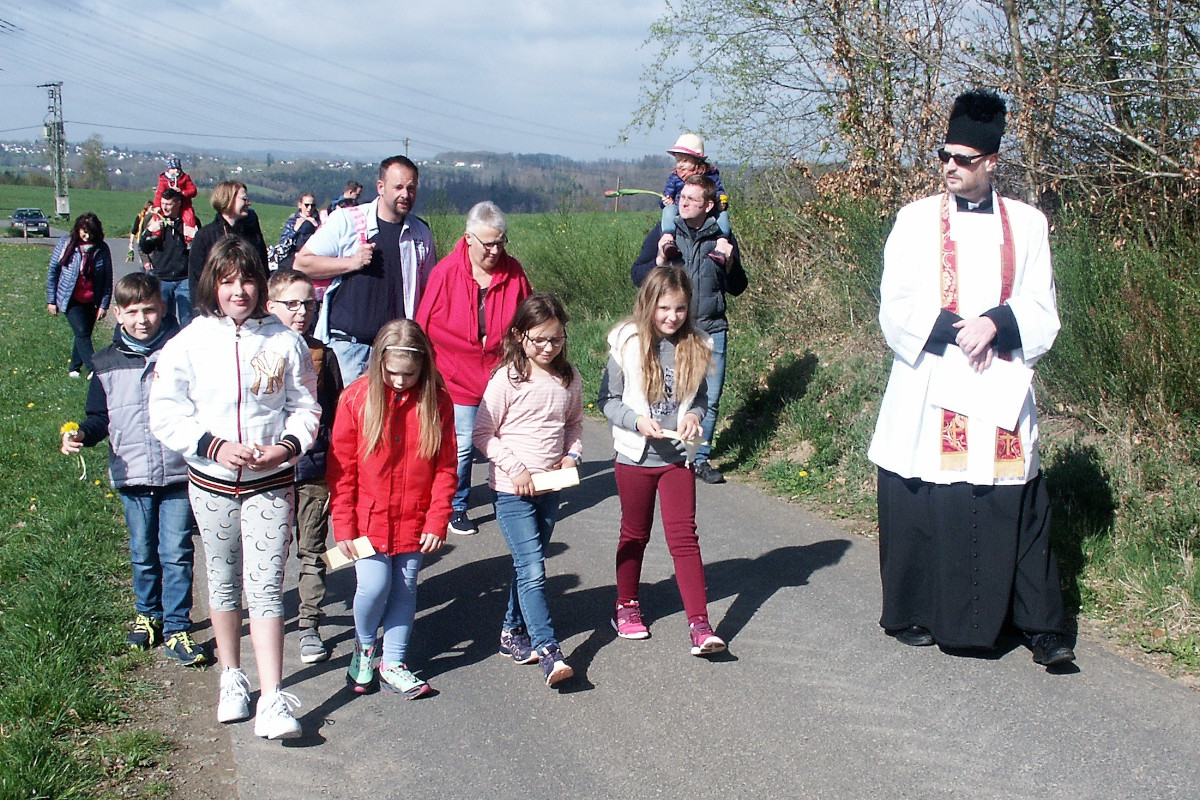 Kirchengemeinde Elkhausen/Katzwinkel geht auf den Kreuzweg