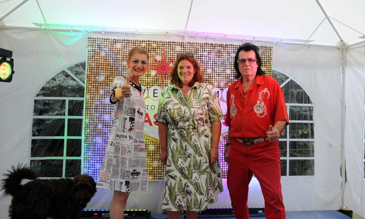 Jubilum im Elvis Museum - (v. li.) Irma Stanton, Sandra Weeser und Jonny Winters (Bilder: kk)