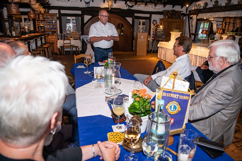 Landrat Dr. Peter Enders zu Besuch im Lionsclub Westerwald