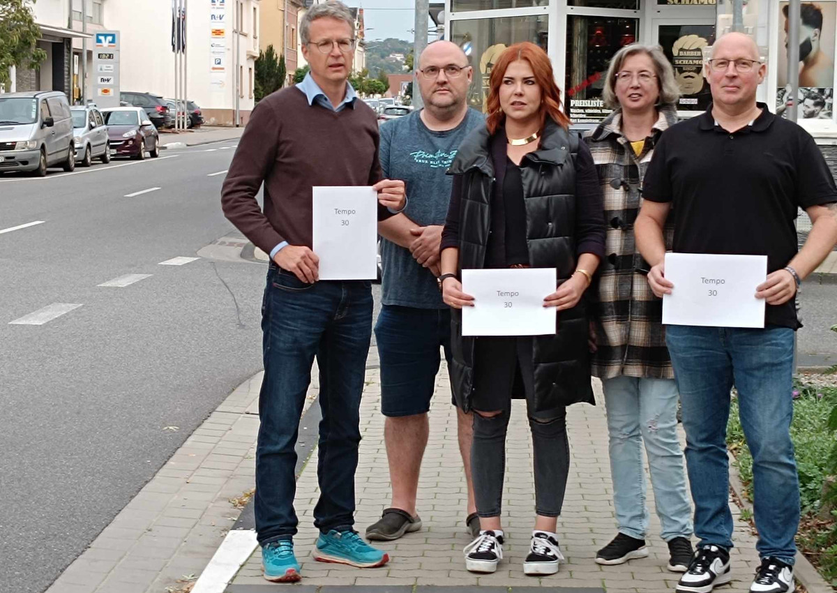 Von links: Henning Wirges, Josef Mergheni, Silvia Jansen, Karin Junk-Mergheni und Michael Stunz. (Foto privat/Ferhat Cato)