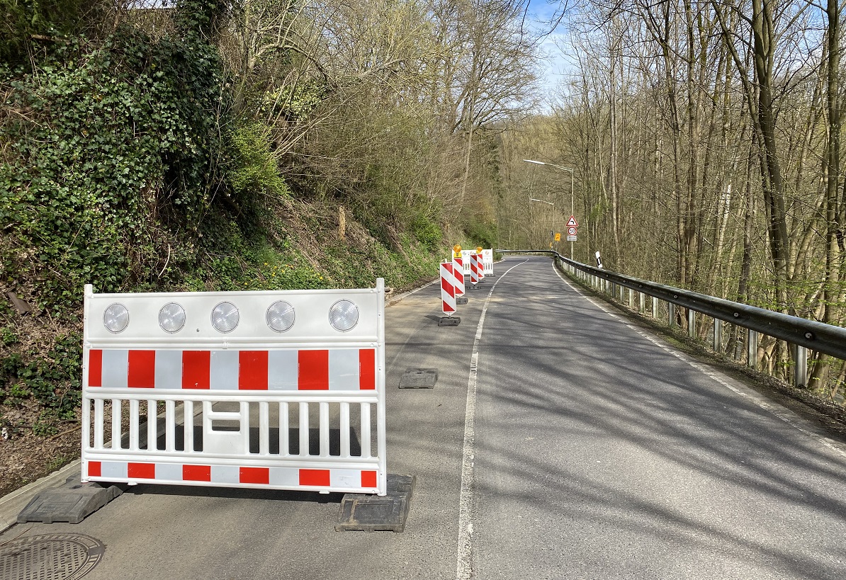 Erdrutsch an der Landesstrae 267 in Pracht