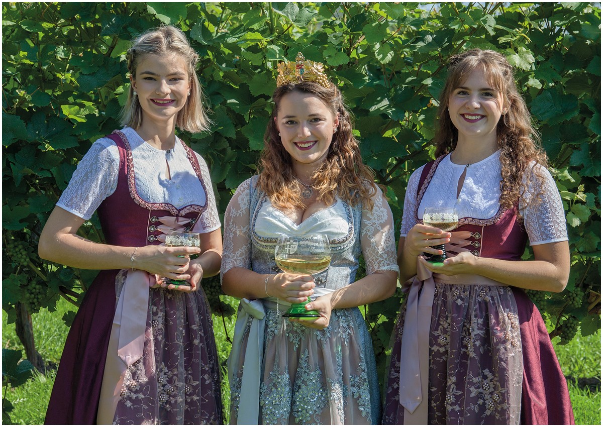 Die Erpeler Weinknigin Hannah und ihre Prinzessinnen freuen sich auf das Weinfest in Erpel. (Fotos: Verein / Dietmar Roos)