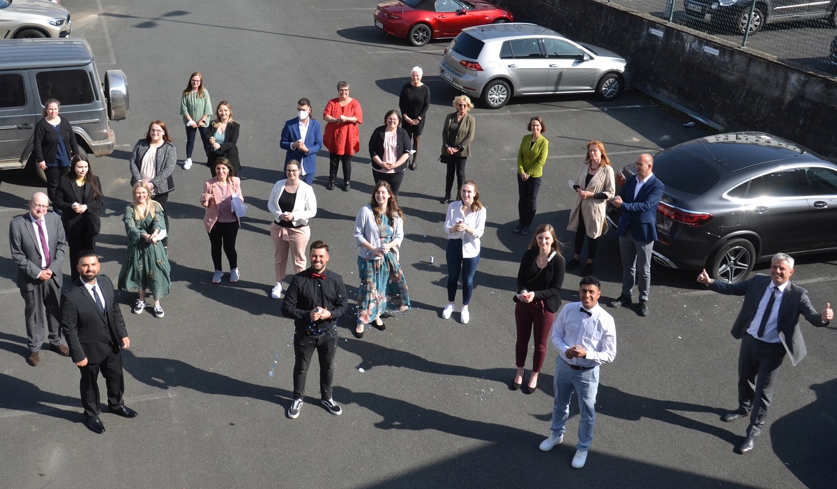 Das "BILDUNGSWERKstadt" St. Vincenz darf 13 neue Pflegefachkrfte mit Bestnoten verabschieden. (Fotos: privat)