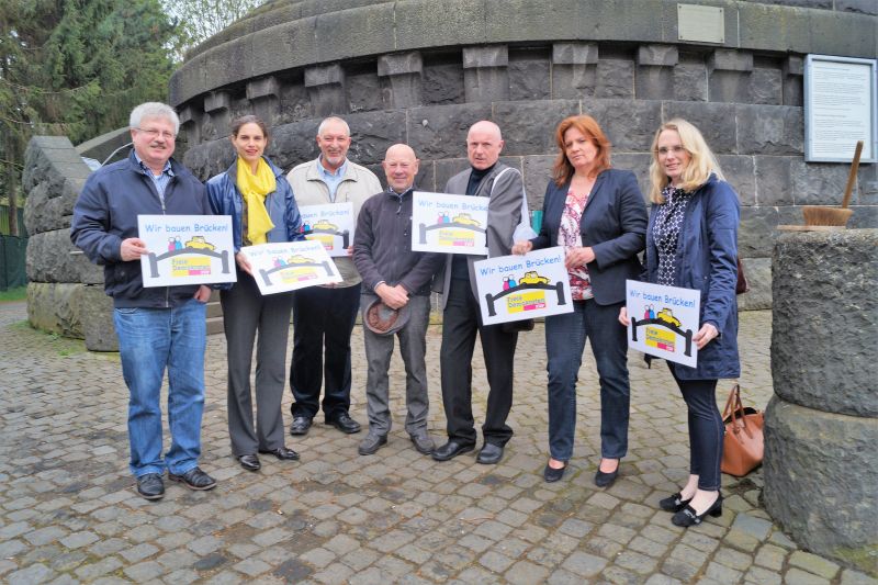 FDP beim Besuch des Remagener Friedensmuseum in den alten Brckentrmen mit einer Fhrung durch Hans-Peter Krten (von links nach rechts): Ralf Kssendrup, Wolfgang Reuss, Christina Steinhausen, Dirk Herminghaus, Hans-Peter Krten, Sandra Weeser und Alexander Buda. Foto: FDP