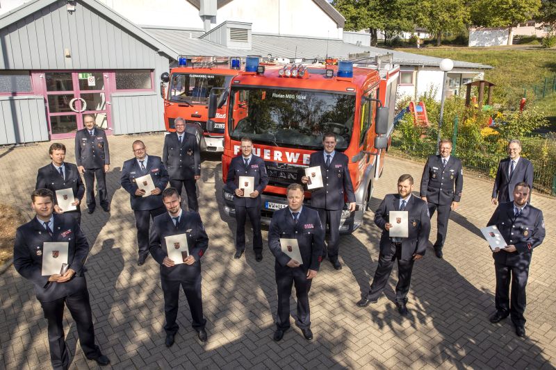 Bronzenes Feuerwehr-Ehrenzeichen an verdiente Wehrleute verliehen