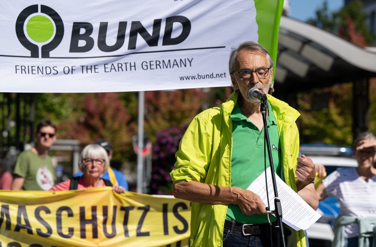 Egbert Bialk und BUND-Mitglieder bei einer Demo. Foto: privat