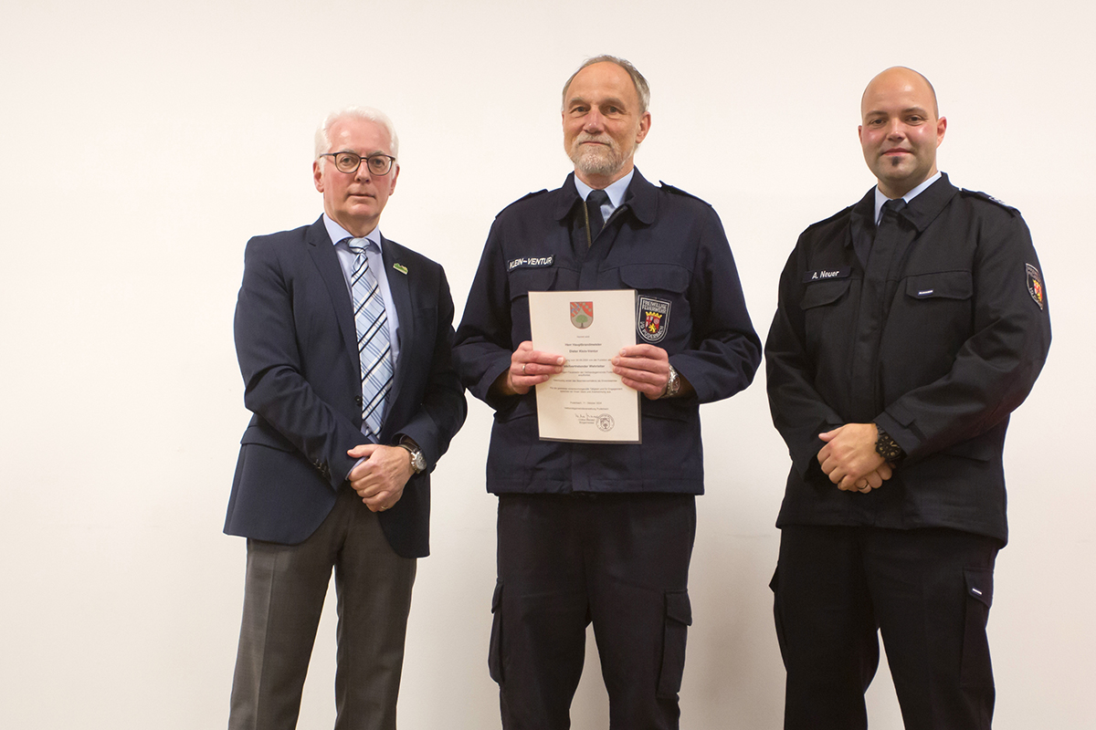 Befrderungen und Ehrungen bei den Freiwilligen Feuerwehren VG Puderbach