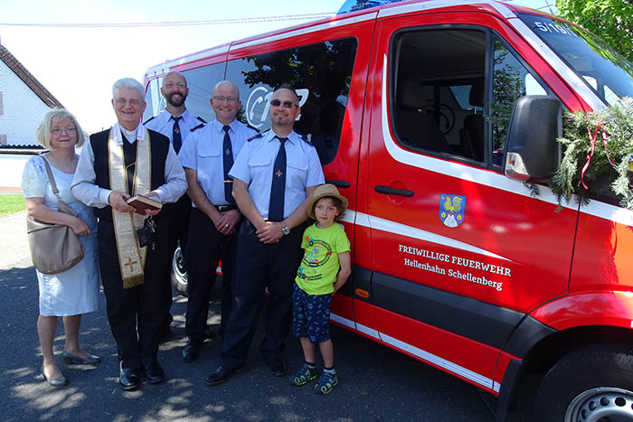 Fahrzeugsegnung bei Feuerwehr Hellenhahn-Schellenberg