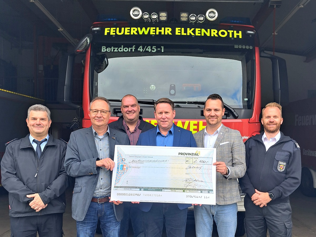 Provinzial bergibt Spende ber 2.600 Euro an die Feuerwehr der VG Betzdorf-Gebhardshain