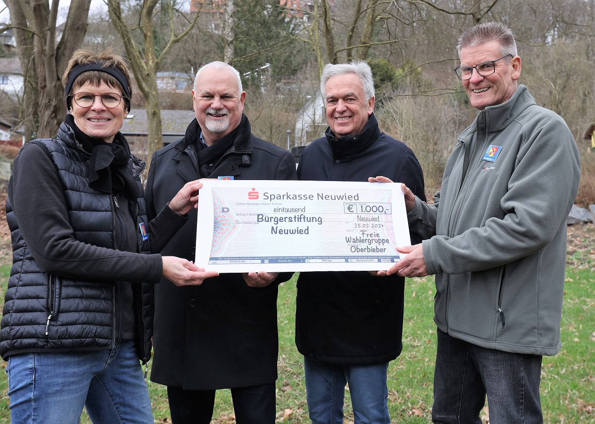 v.li. Elke He-Klare, Rolf Lhmer Georg Klare, Dieter Funk.(Foto: Neuwieder Brgerstiftung)