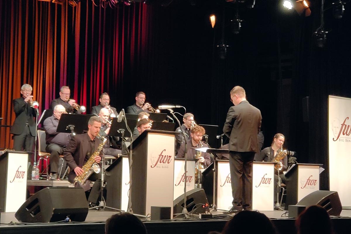 Beschwingt ins neue Jahr: Die FWR-Big-Band sorgte fr gute Laune im Kulturwerk Wissen