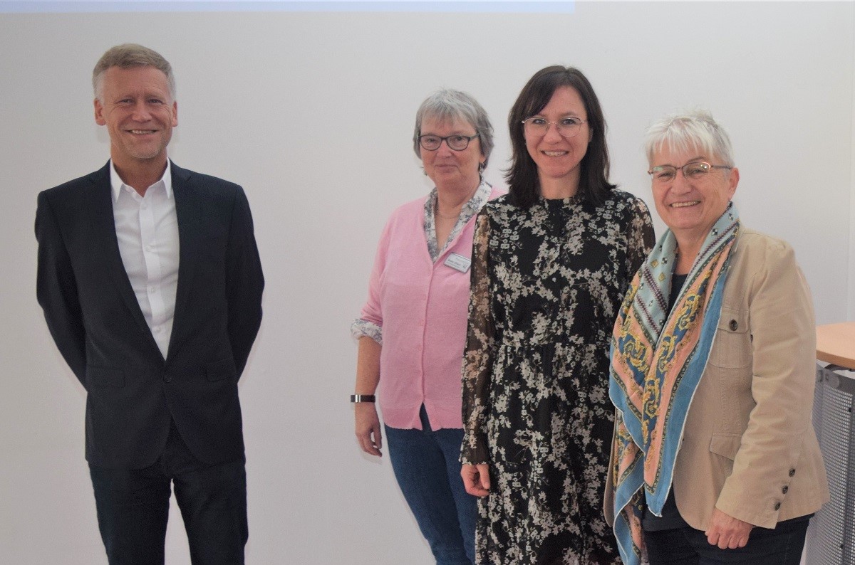 Von links: Leitender Ministerialrat Rainer Franosch mit den Gleichstellungsbeauftragten Beate Ullwer, Daniela Kiefer und Doris Eyl-Mller. (Foto: Pressestelle des Westerwaldkreises)