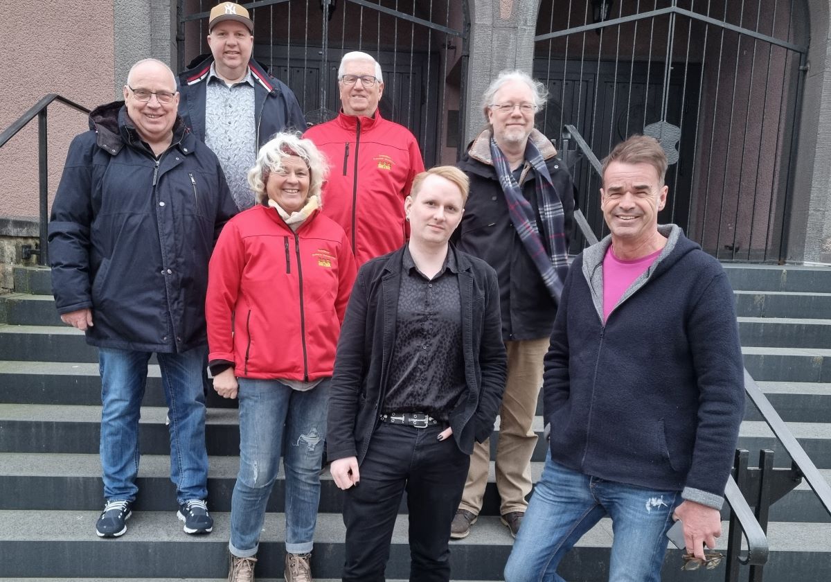 Sie zogen die Bilanz des @acoustics-Konzertes in der Christuskirche (von links): Michael Mller, Timo Jaschewski, Claudia Zey (Stadtfhrerin), Gnter Imhuser, Bastian Prie, Martin Schmid-Leibrock und Bernd Gudernatsch. (Foto: vh)