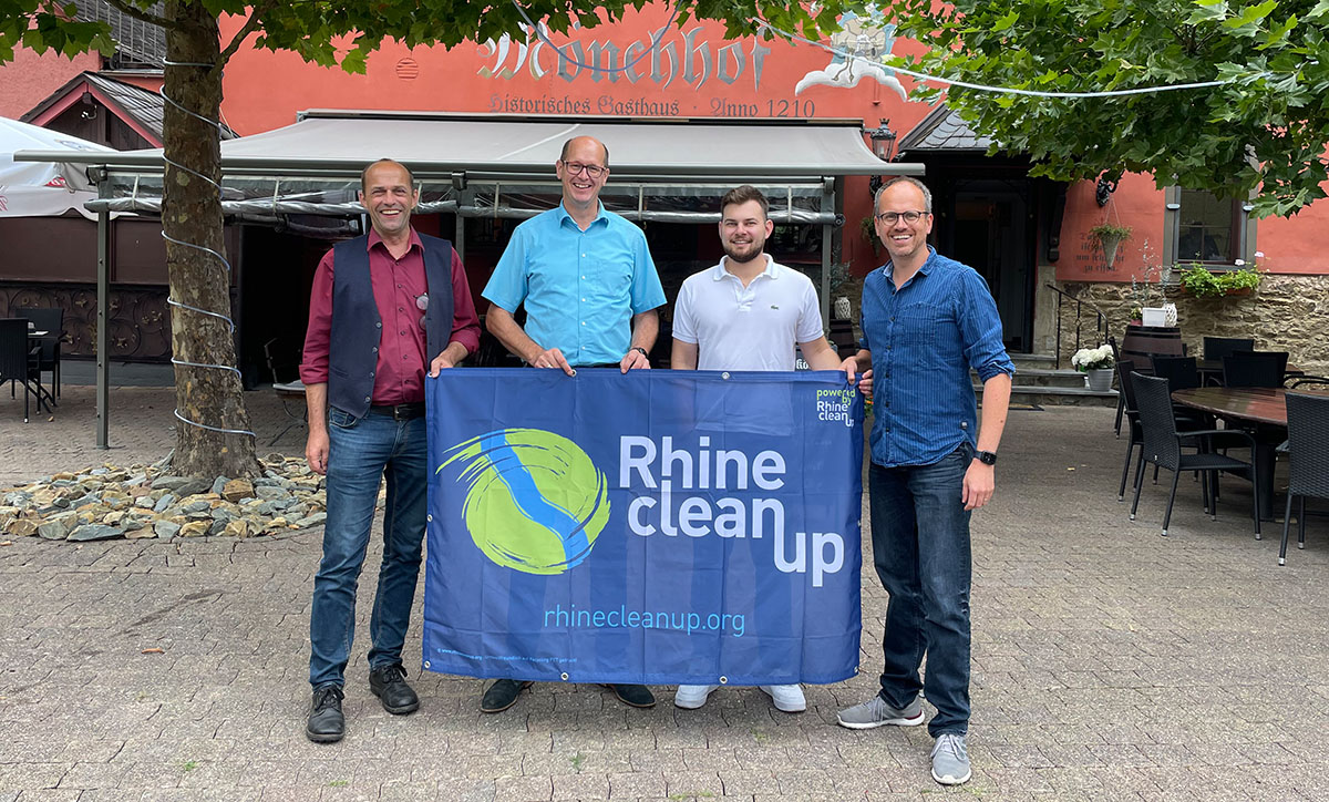 Am "Rhine Clean Up Day" wird Bad Hnninger Rheinufer gesubert