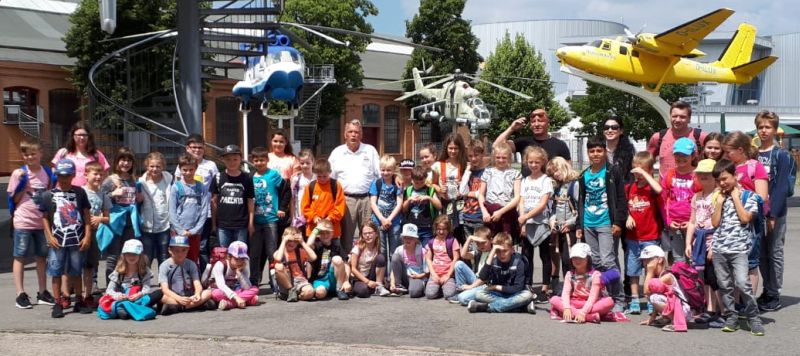 Die rund 40 Kinder der diesjhrigen Ortsranderholung im Technik-Museum Speyer. Foto: privat