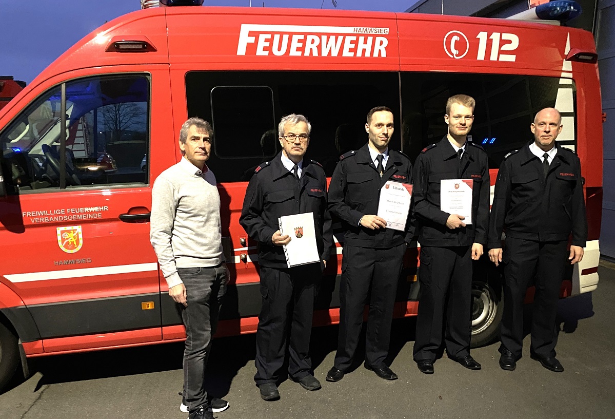 Feierstunde bei der Freiwilligen Feuerwehr Hamm: bergabe des Feuerwehrehrenzeichens in Gold