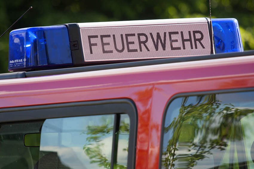 Feuerwehr Rengsdorf-Waldbreitbach bekmpft Vegetationsbrand an heiem Sommertag in Hmmerich