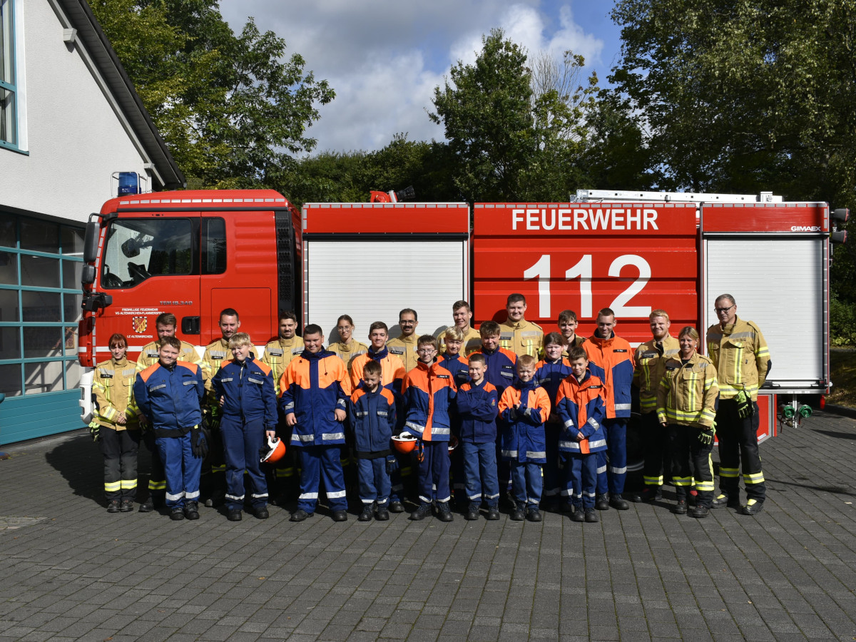 Berufsfeuerwehrtag bietet spannende Einblicke fr Jugendfeuerwehr Altenkirchen