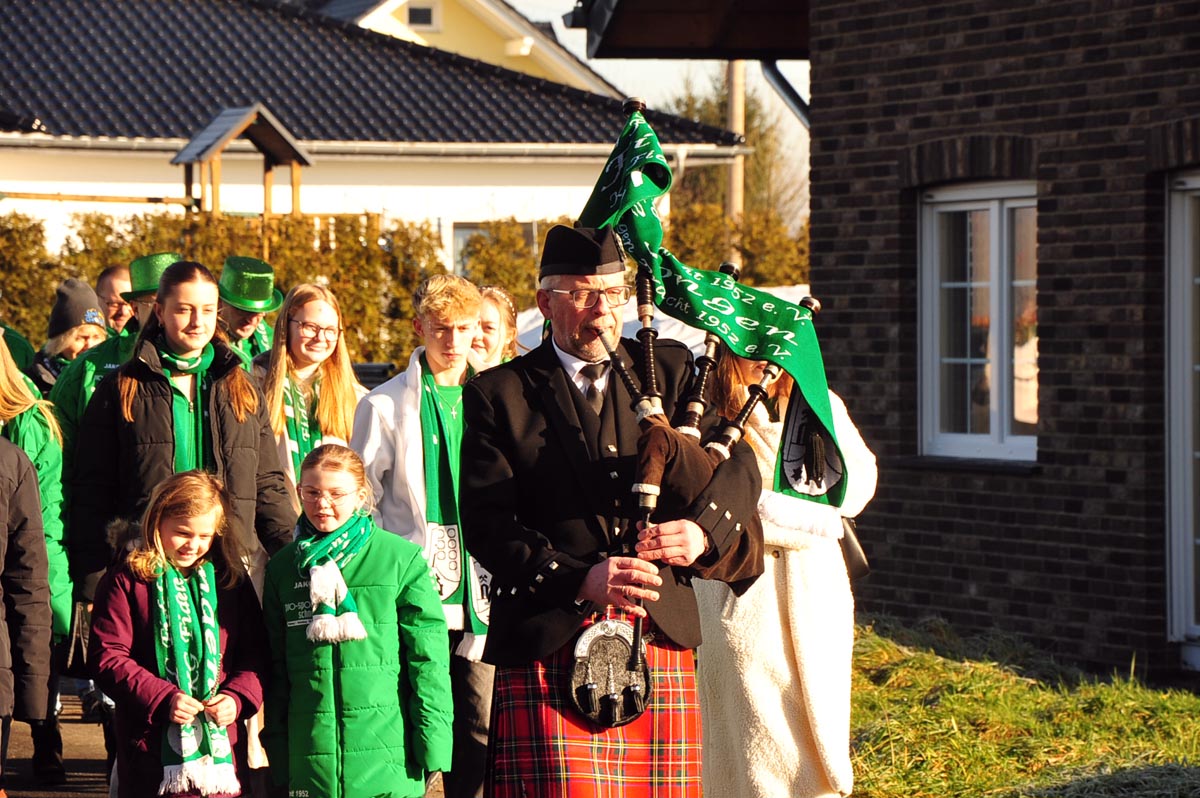 Karneval trifft Kirche: Fidele Jongen starten wieder mit Gottesdienst in die Session