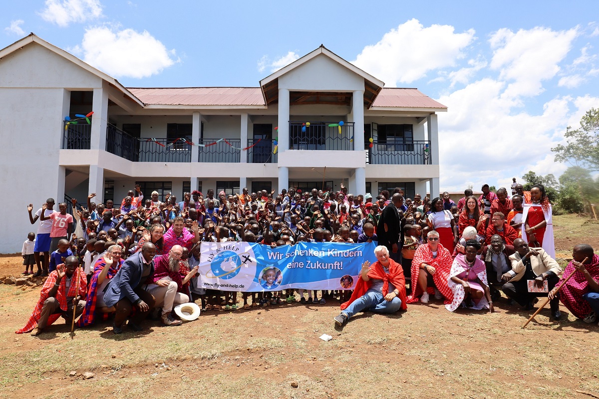 750. Fly & Help-Schule in Kenia erffnet