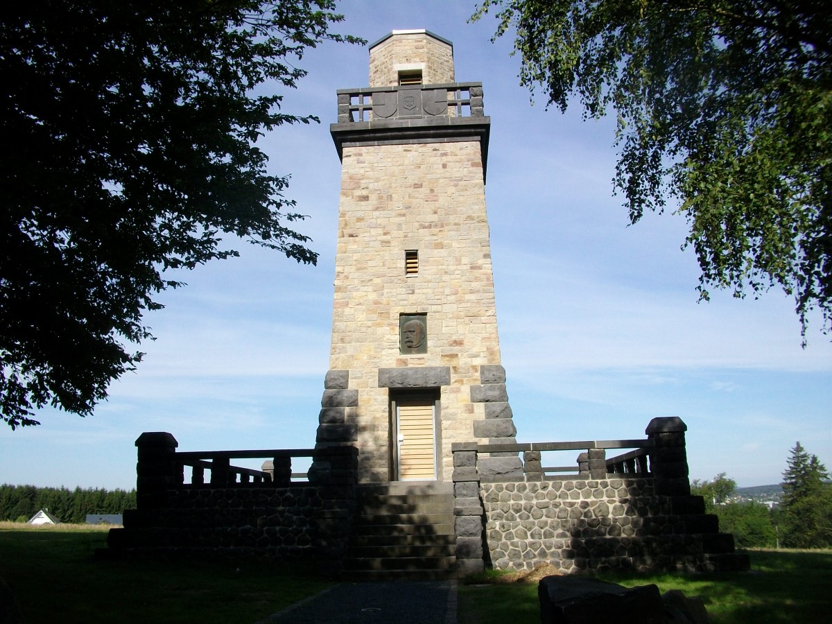 Ziel der KuV-Radwanderung: der Bismarckturm bei Altenkirchen. (Foto: Touristinformation Altenkirchen)