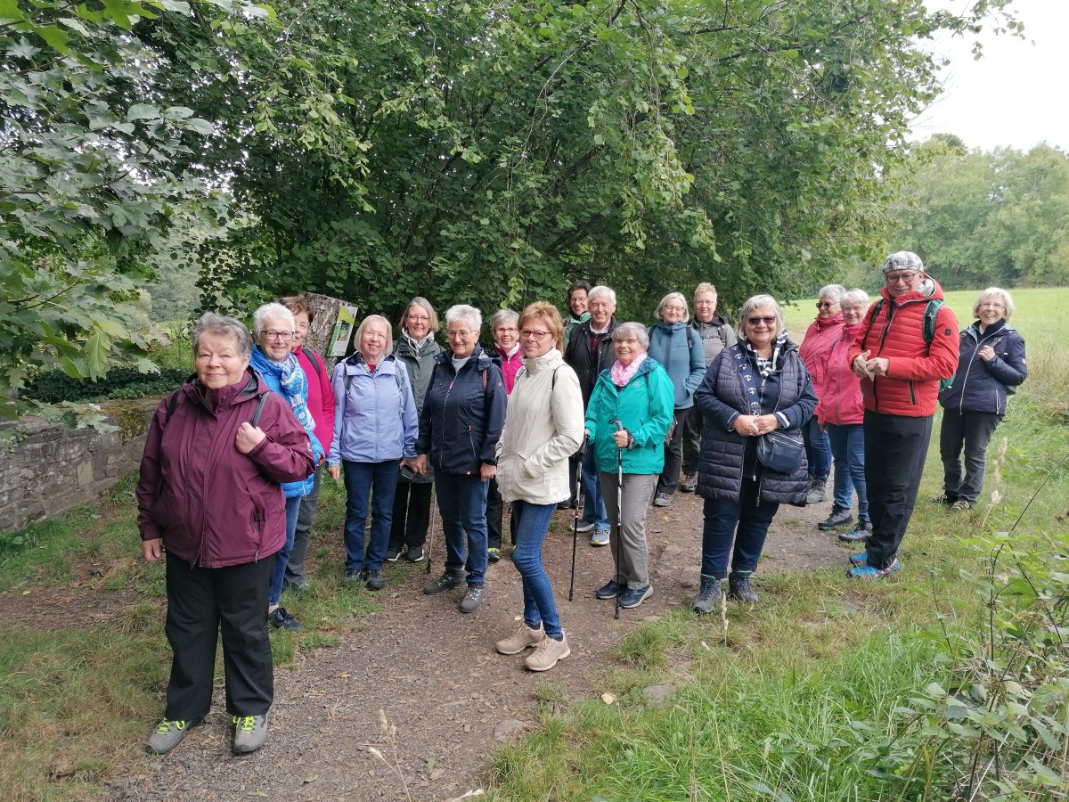 Die Landfrauen unterwegs in der Holzbachschlucht (Foto: Claudia Berndt)