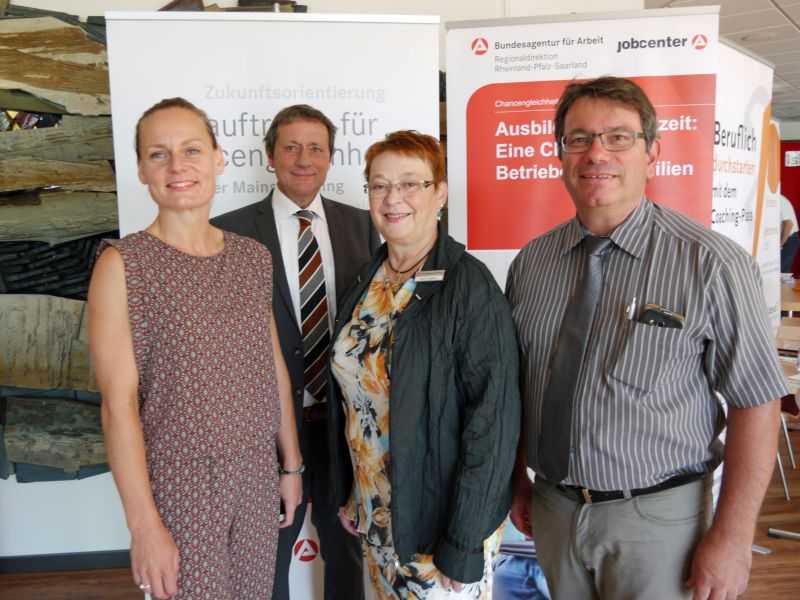 (von links) Schirmherrin Eva Reiter, Landrat Achim Schwickert, Dorothea Samson von der Agentur fr Arbeit Montabaur und Andreas Weidenfeller, Stadtbrgermeister von Wirges.
 