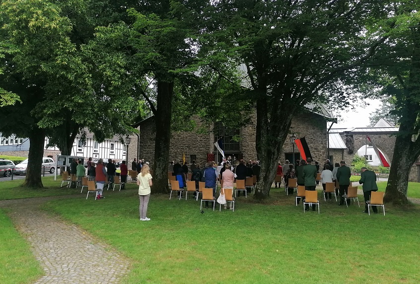 Freiluftmesse zu Fronleichnam in Birken-Honigsessen ein Erfolg