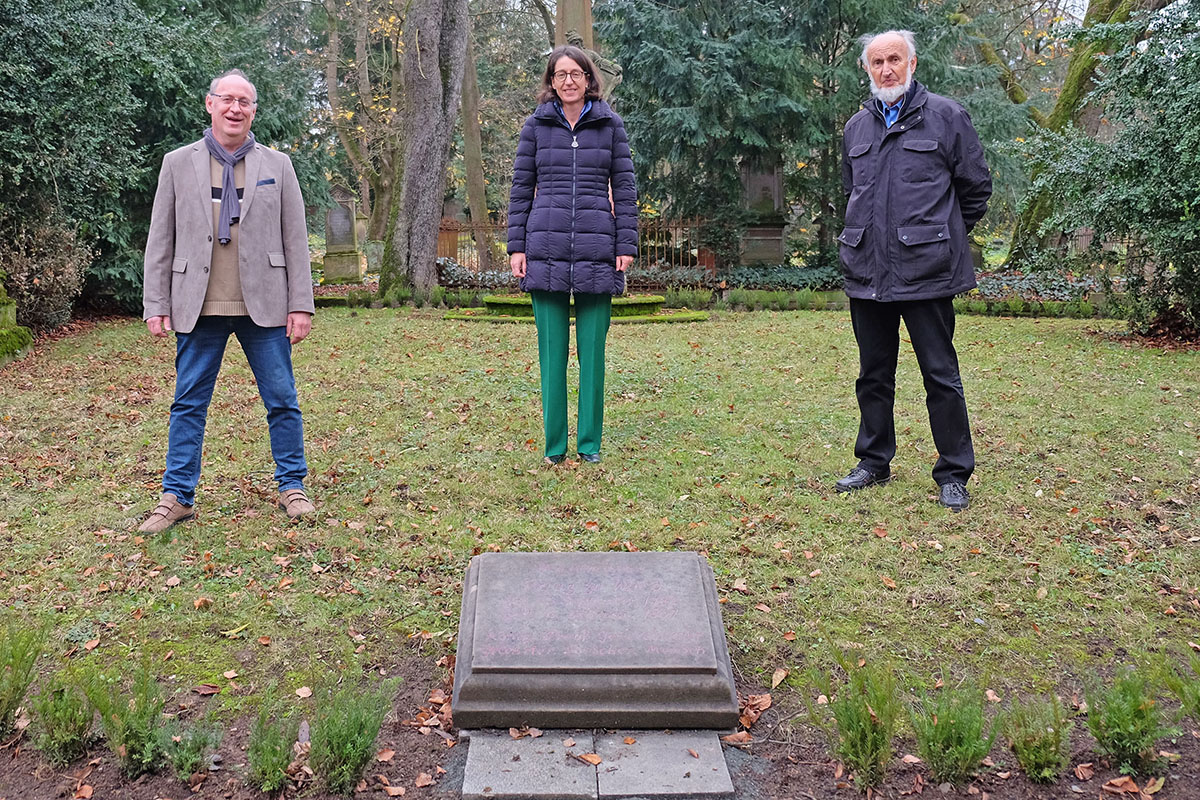 Historischer Friedhof: Einfassung am Frstengrab erneuert