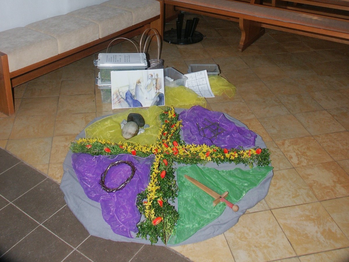 In der katholischen Kirche St. Maria Magdalena zu Gebhardshain ldt man ab sofort zu einem Kreuzweg vor allem fr Kinder ein. (Foto: Bernhard Theis)