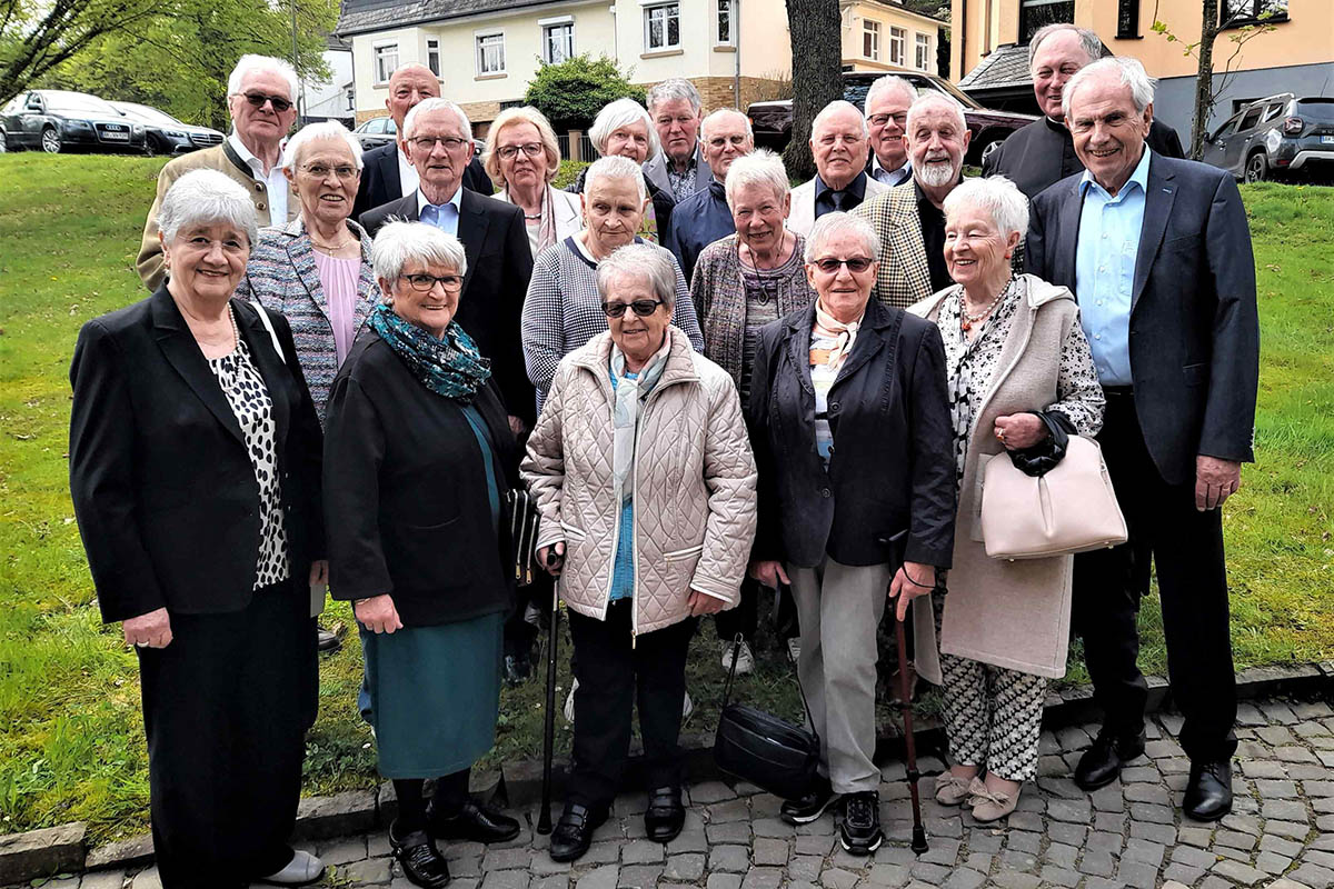 Gnadenkommunion in der Kirche "St. Katharina" zu Schnstein gefeiert